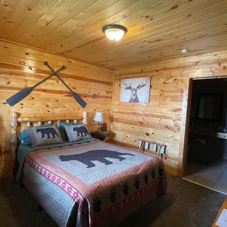 The Fishing Bear Lodge Ashton Bagian luar foto