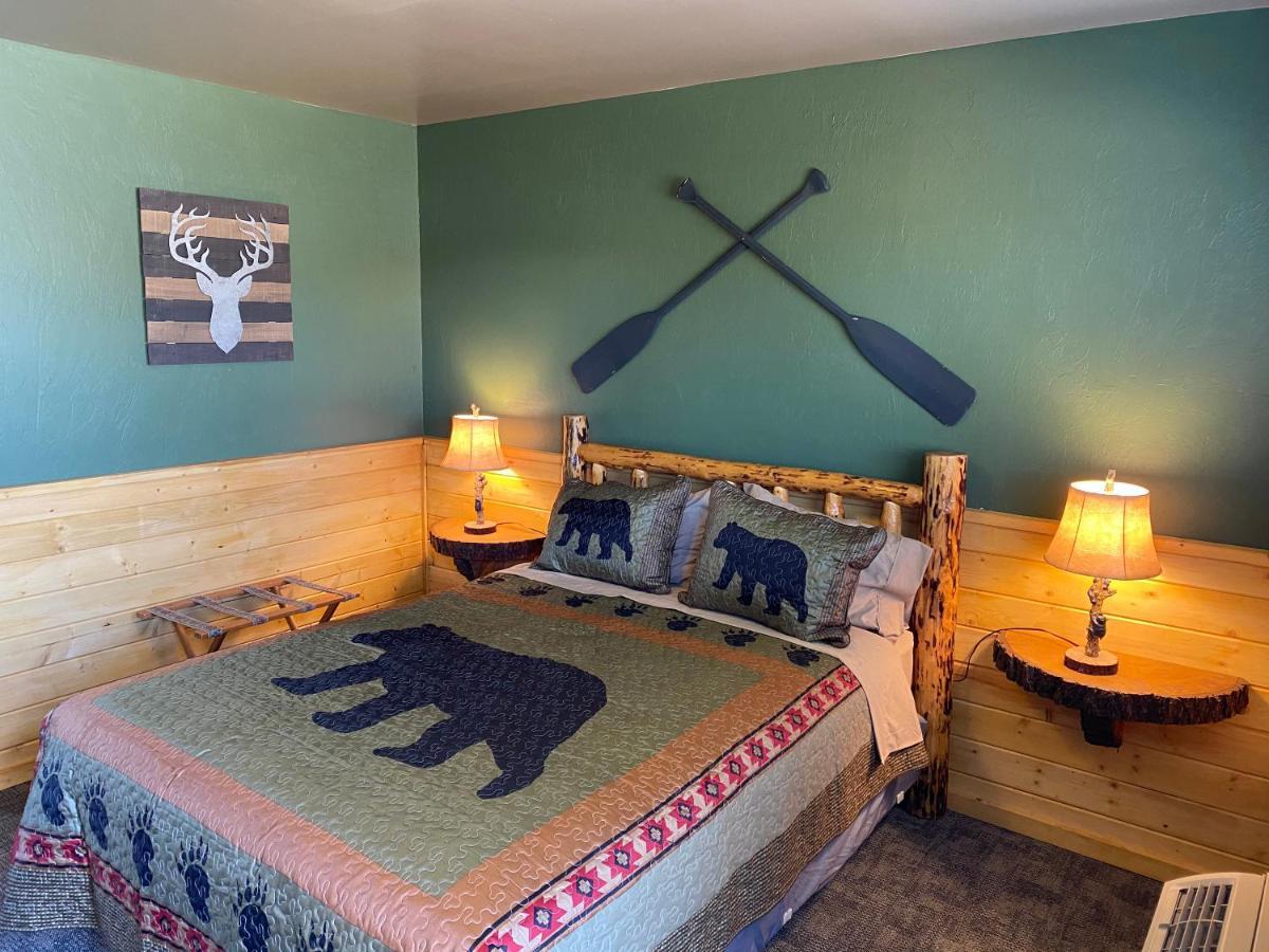 The Fishing Bear Lodge Ashton Bagian luar foto