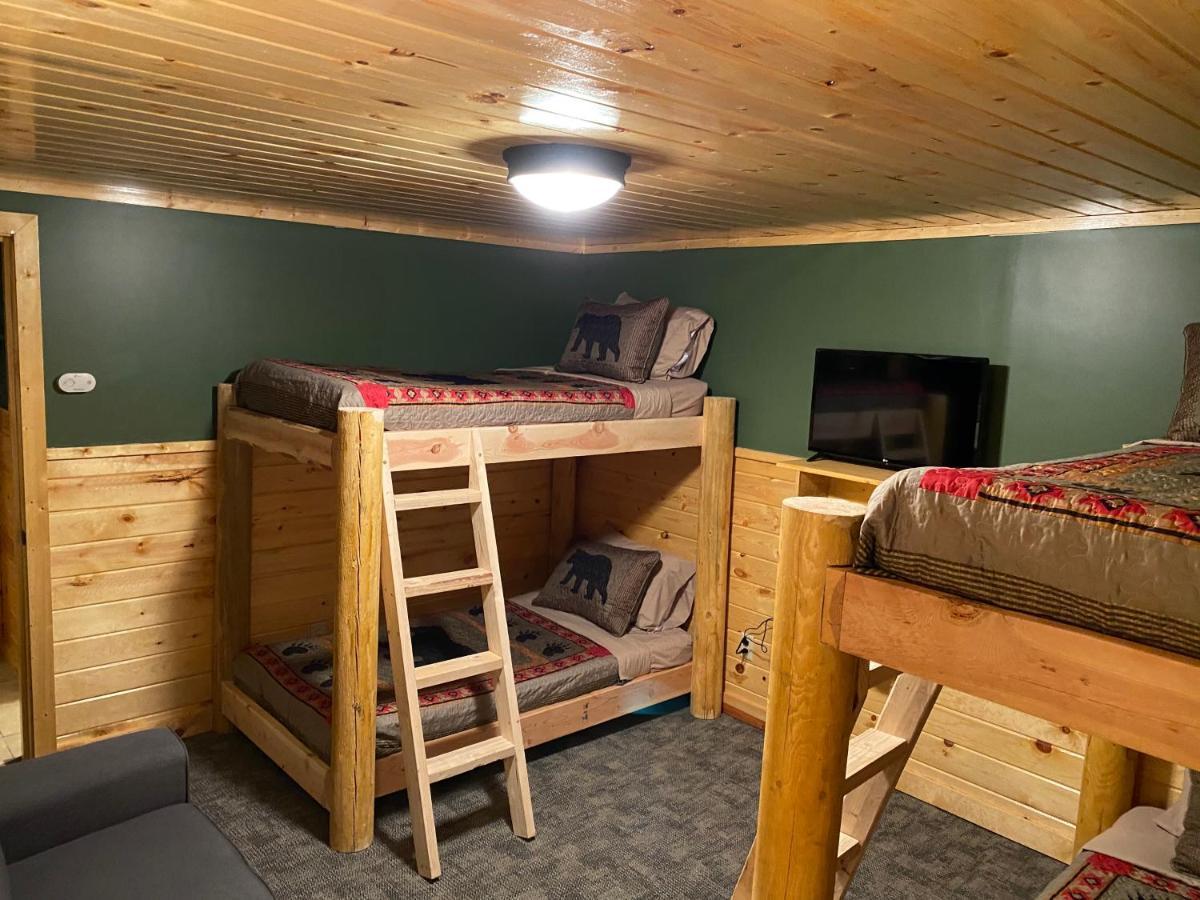 The Fishing Bear Lodge Ashton Bagian luar foto