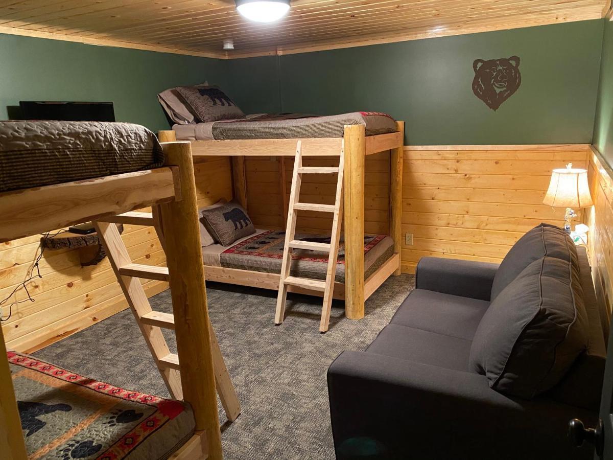 The Fishing Bear Lodge Ashton Bagian luar foto