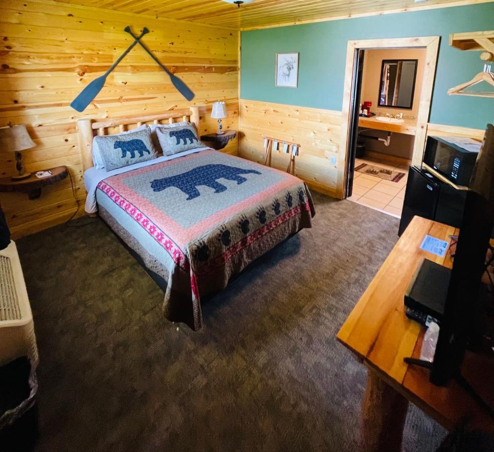 The Fishing Bear Lodge Ashton Bagian luar foto