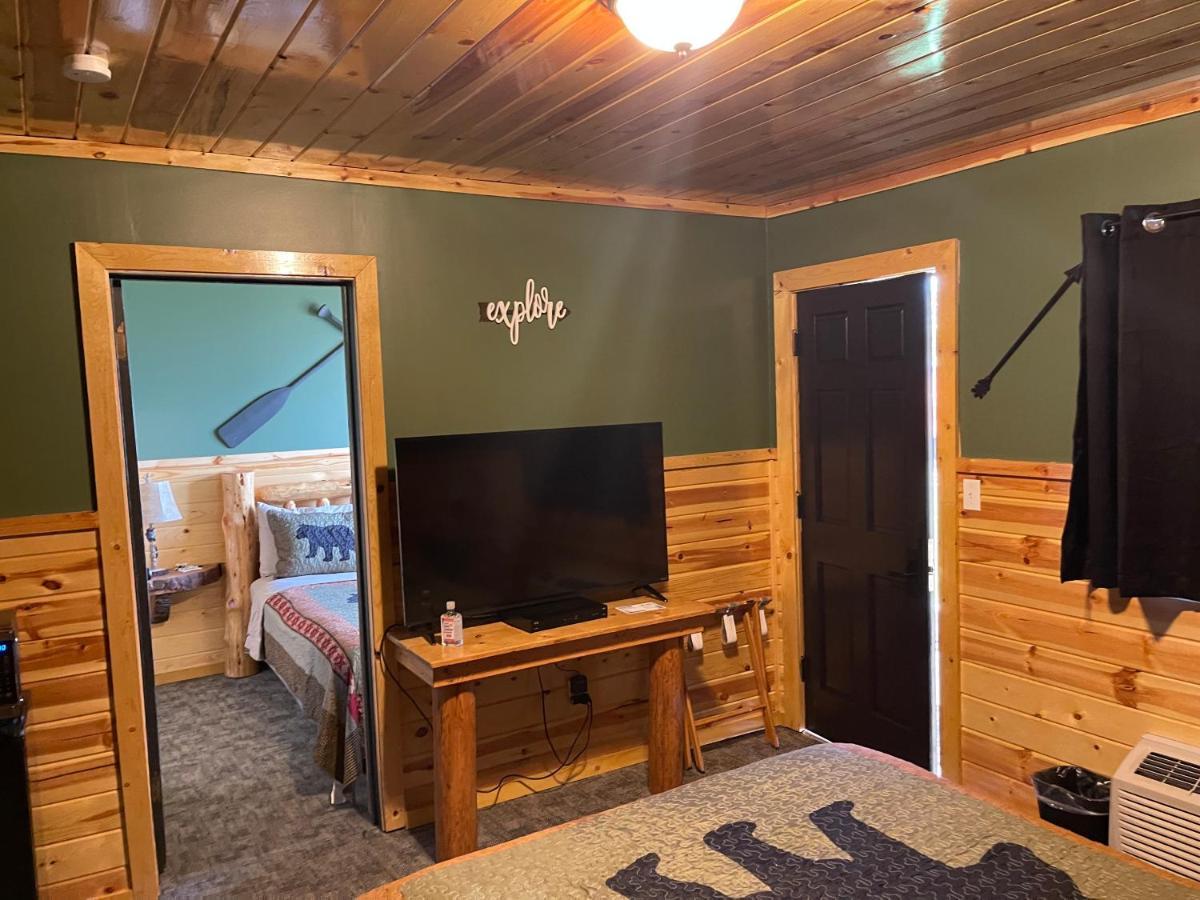 The Fishing Bear Lodge Ashton Bagian luar foto