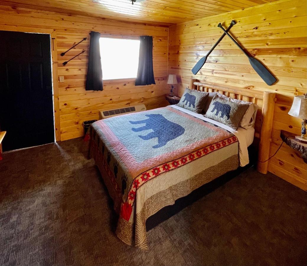The Fishing Bear Lodge Ashton Bagian luar foto