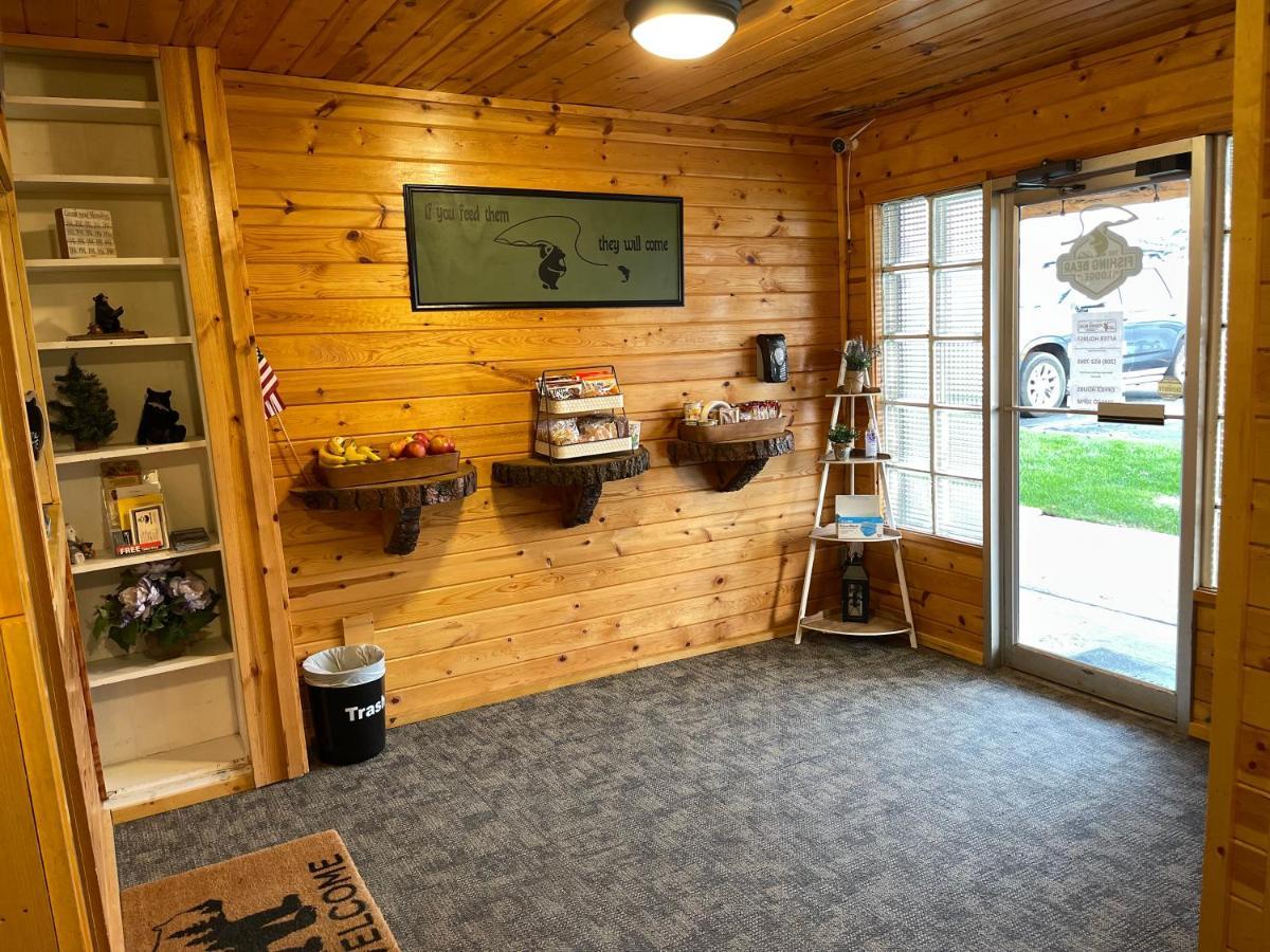 The Fishing Bear Lodge Ashton Bagian luar foto