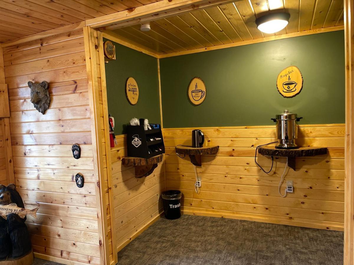 The Fishing Bear Lodge Ashton Bagian luar foto