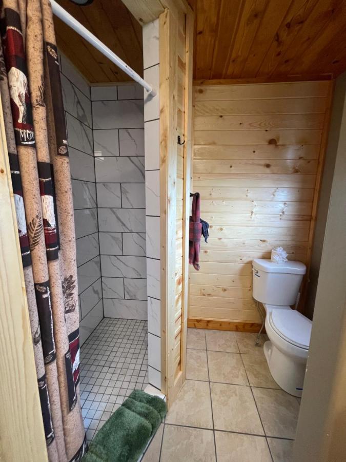 The Fishing Bear Lodge Ashton Bagian luar foto